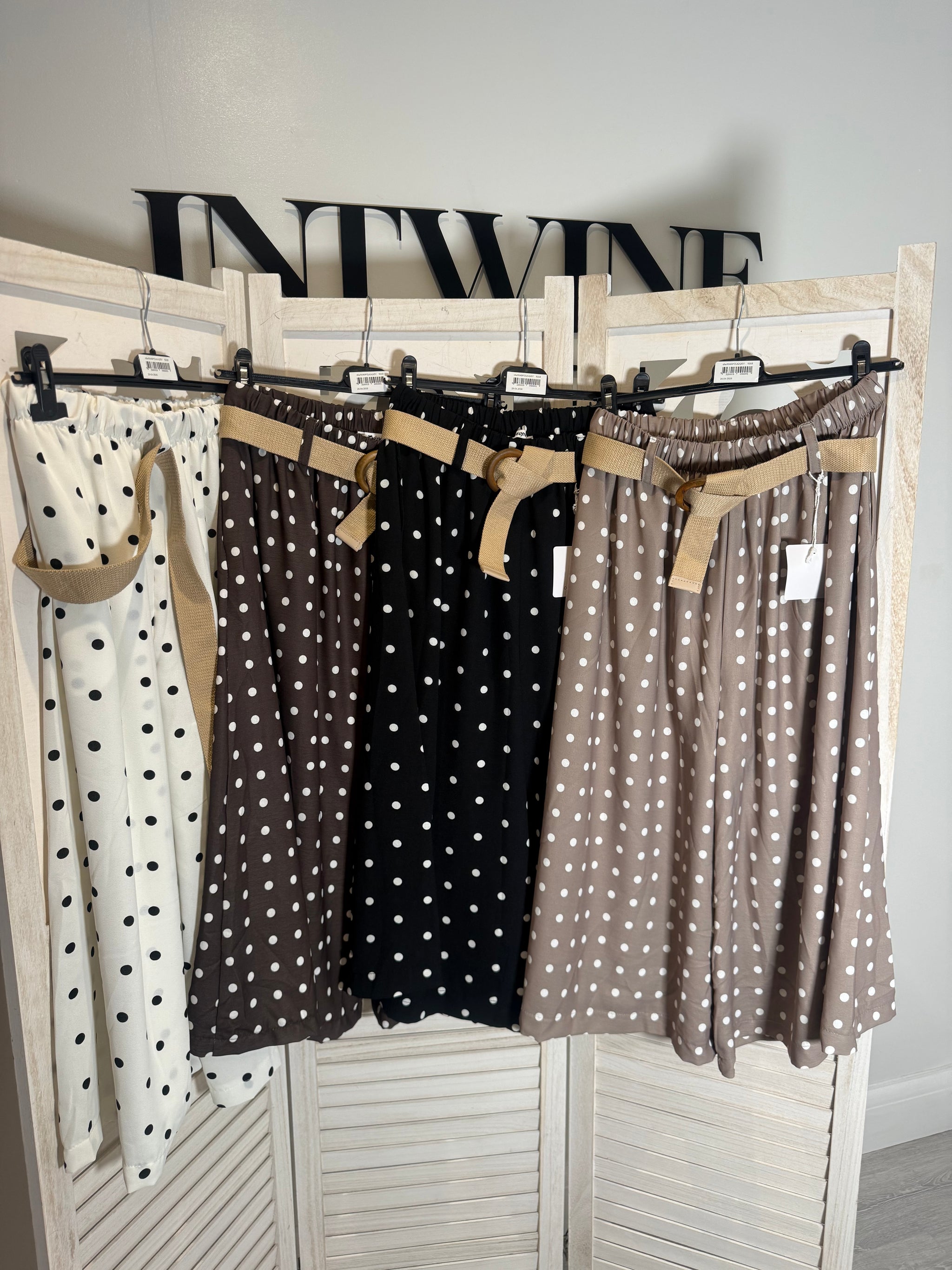 Pantalón culotte Percy con lunares, cintura elástica y cinturón