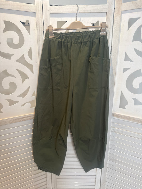 Betty barrel leg magic trousers