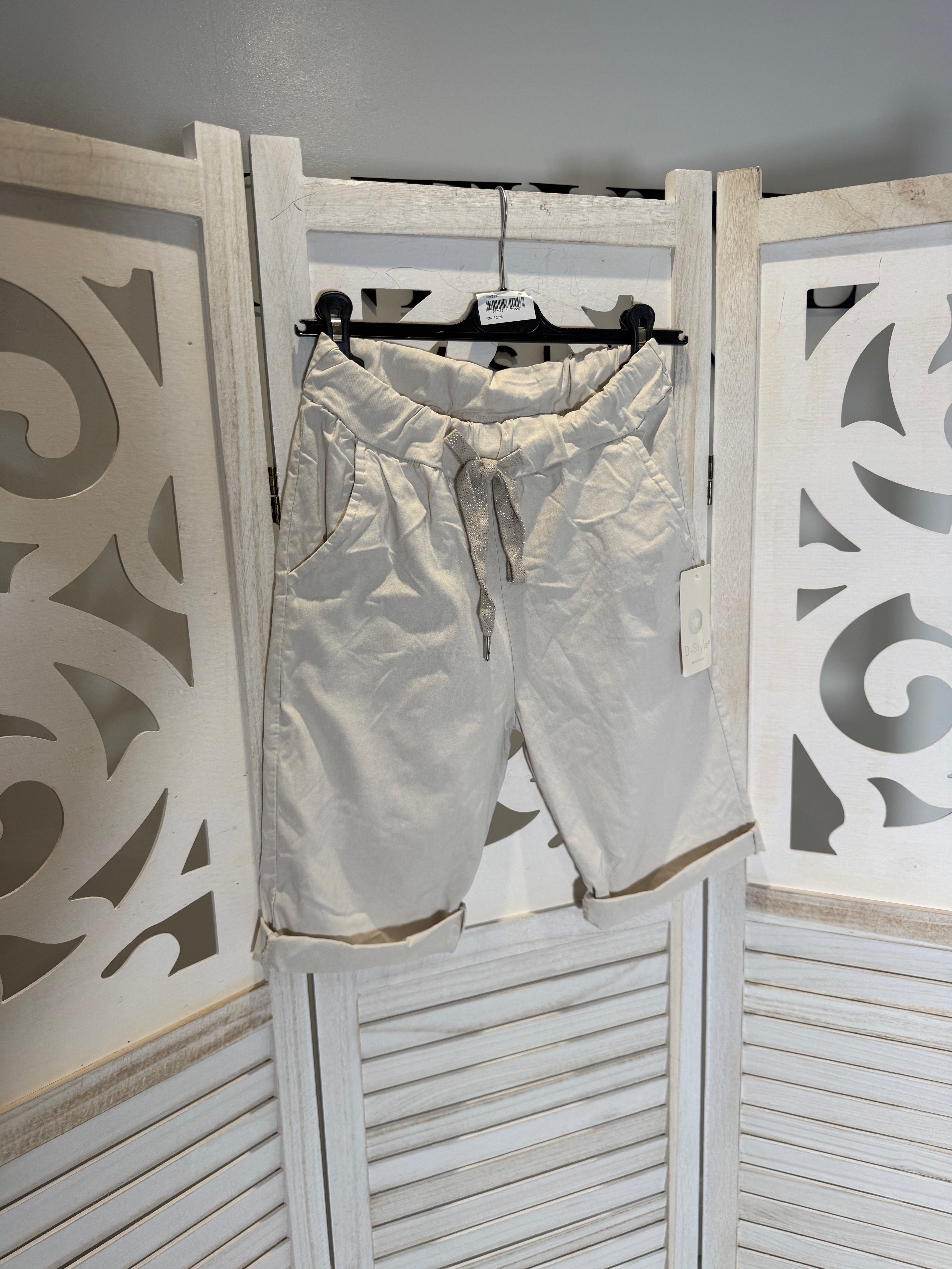 Magic beige shorts