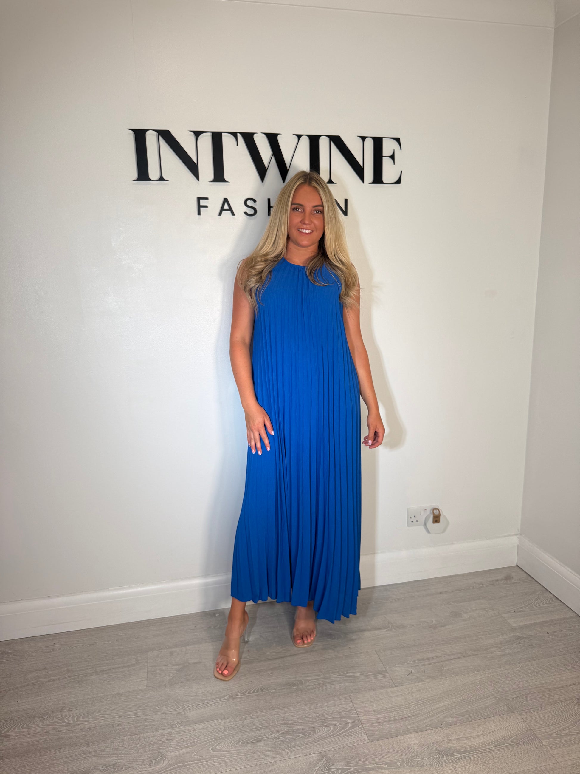 Nelly pleated dress with bow back