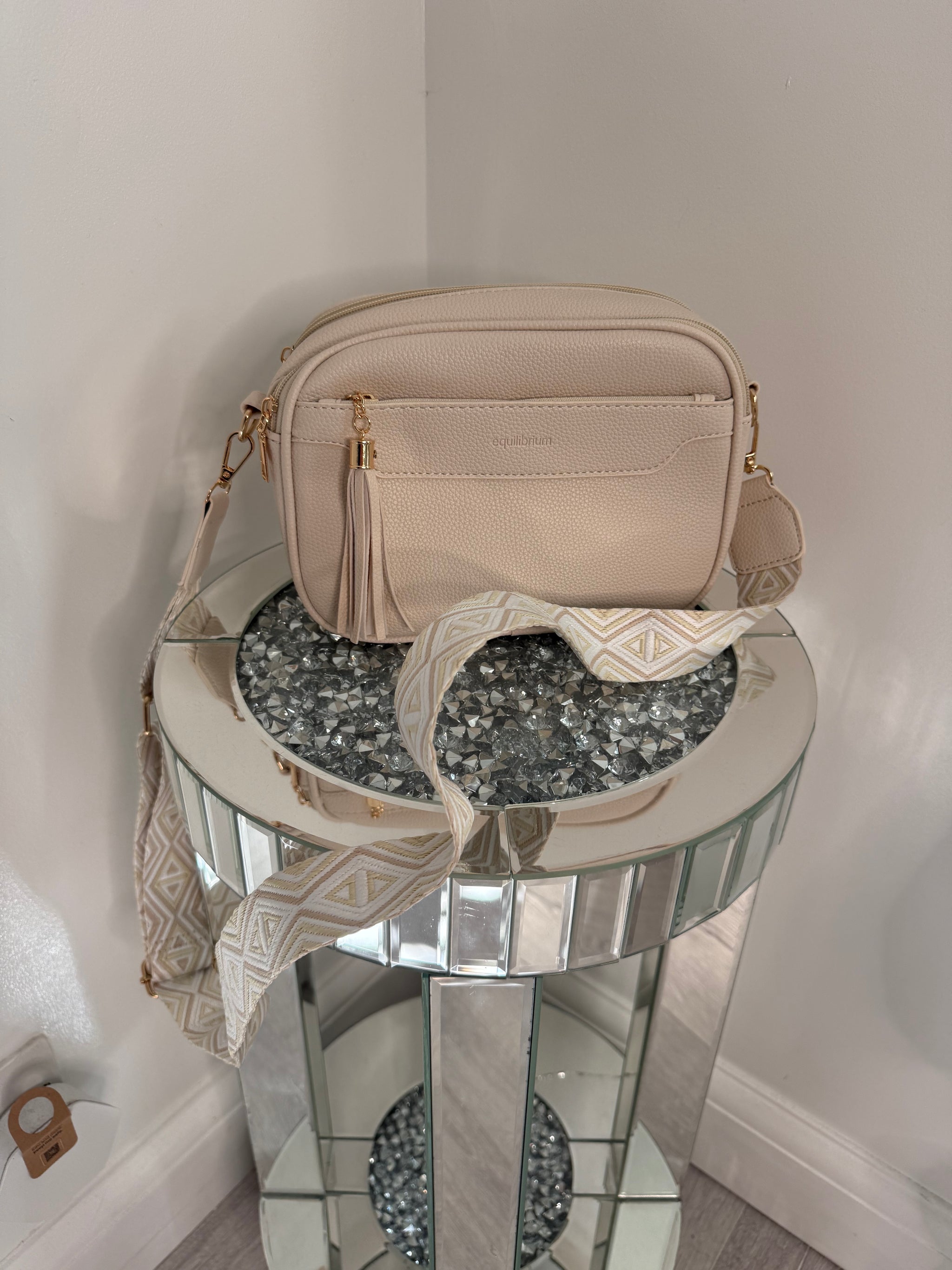 Jane soft bag with attachable strap