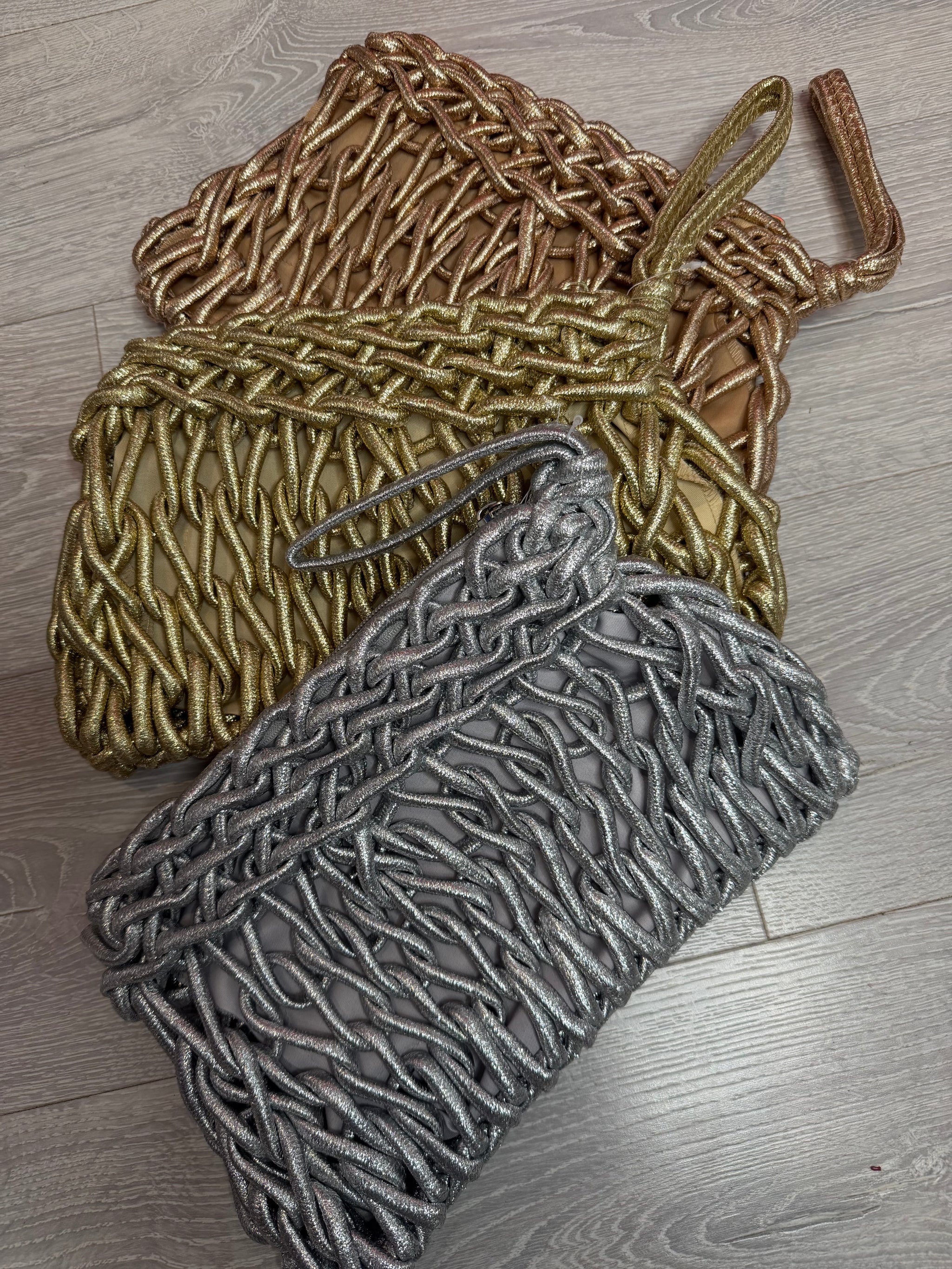 Bolso de mano metálico