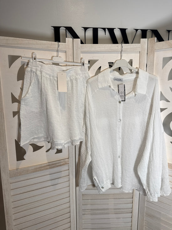 Camisa con botones y shorts de algodón elástico de Sarah